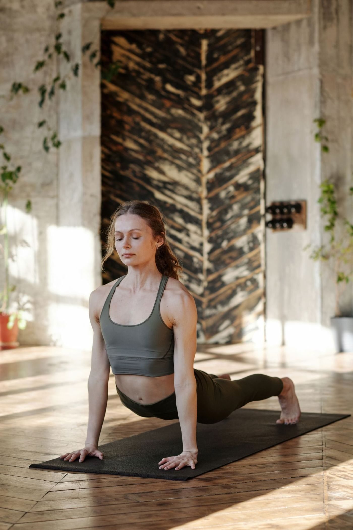Séance de stretching en lumière naturelle